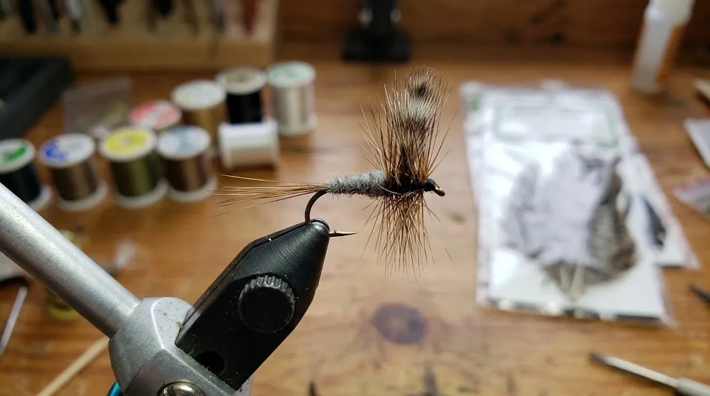 Griffin Odyssey Spider vs Peak Rotary: Picking Your First Fly Tying Vise