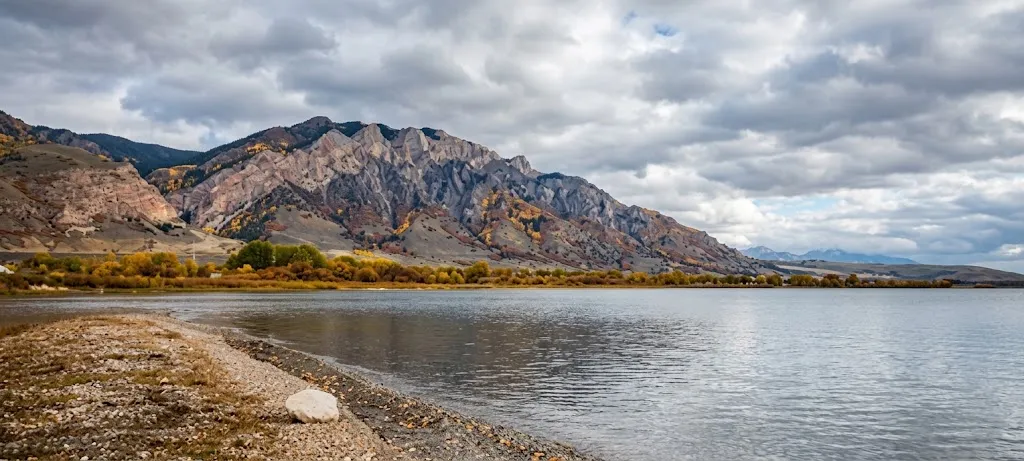 Willard Bay Fishing Guide: Fall Wiper Boils, Walleye, and Crappie to First Ice